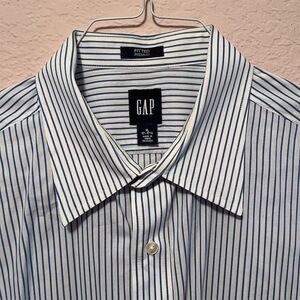 NWOT. GAP Men's Fitted XL Blue Striped Long Sleeve Dress Shirt.